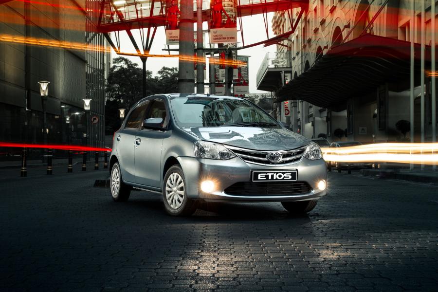  Toyota Etios Hatchback 2015 года  (ZA) (фото 13 из 16)